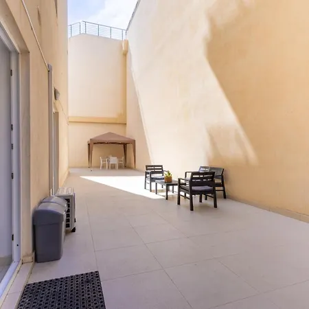 Spacious St Julians Sleep 7 Huge Terrace By Quicktrips Appartement San Ġiljan
