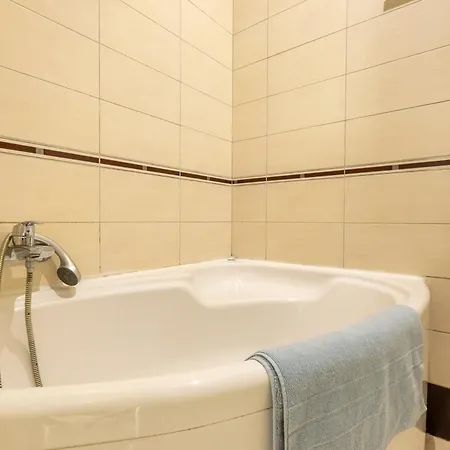 Apartment Spacious St Julians Sleep 7 Huge Terrace *