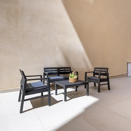 Apartment Spacious St Julians Sleep 7 Huge Terrace *
