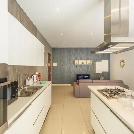 Spacious St Julians Sleep 7 Huge Terrace *