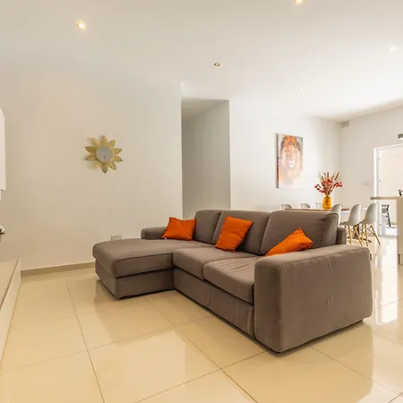 Spacious St Julians Sleep 7 Huge Terrace Saint Julian's