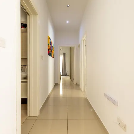 Spacious St Julians Sleep 7 Huge Terrace
