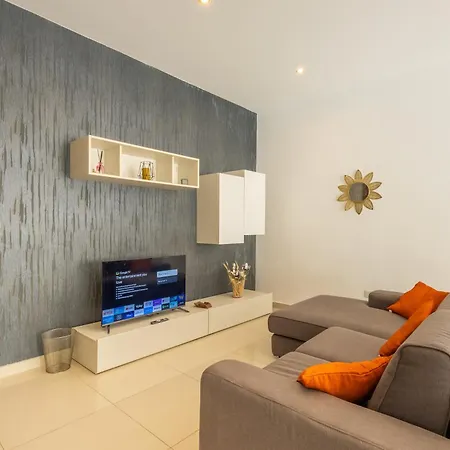 Spacious St Julians Sleep 7 Huge Terrace